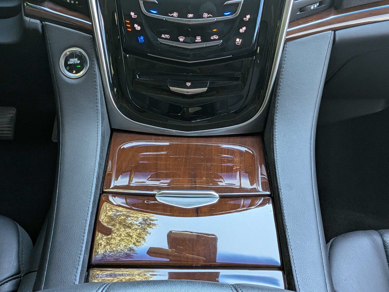 Used 2019 Cadillac Escalade Luxury AWD/4WD image 19