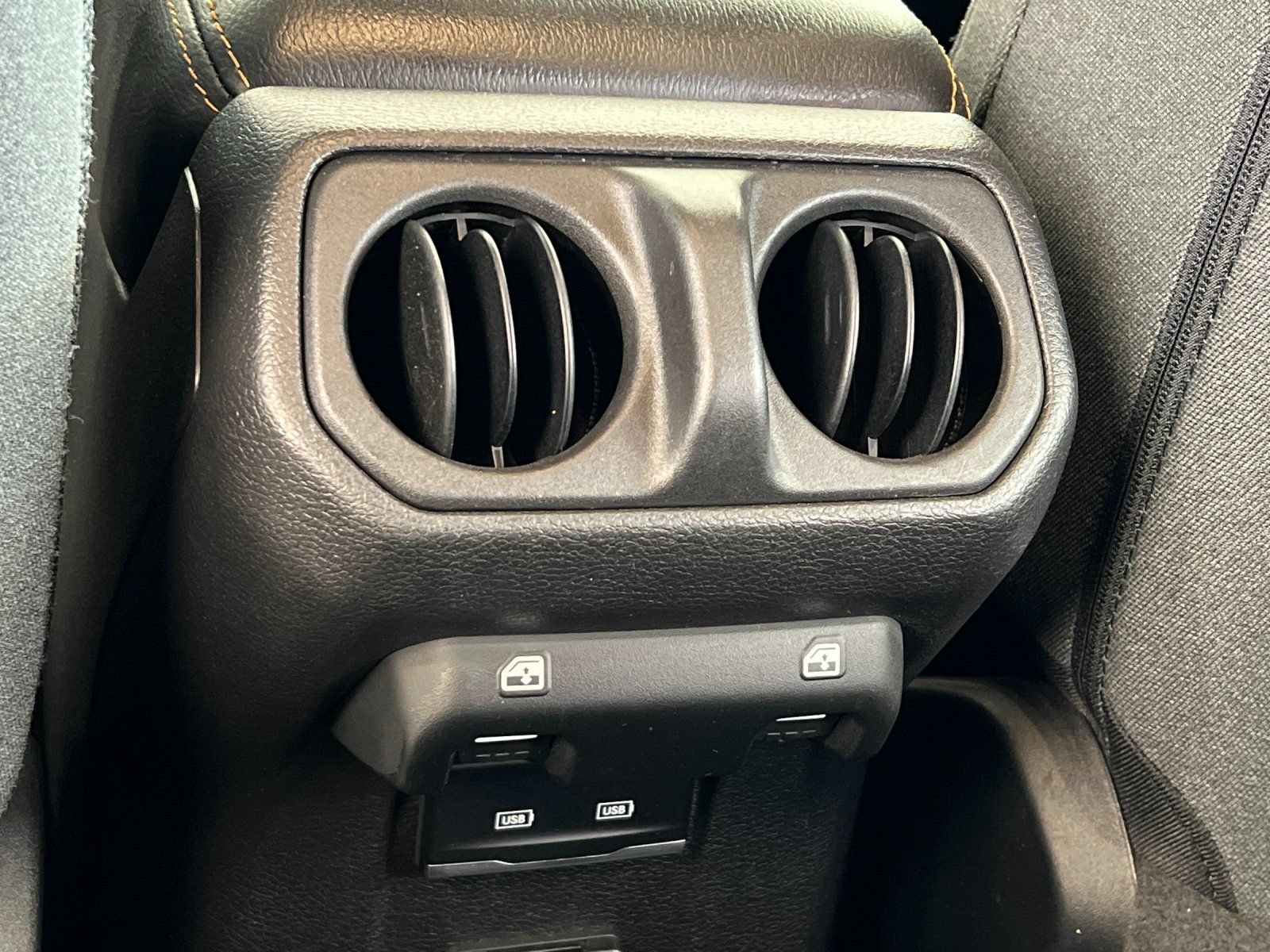 Used 2024 Jeep Wrangler Unlimited Sahara w/ Technology Group AWD/4WD image 33