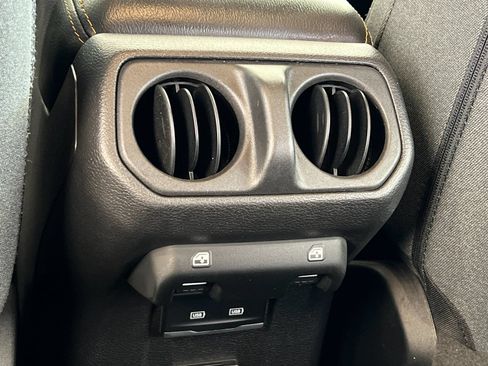 Used 2024 Jeep Wrangler Unlimited Sahara w/ Technology Group AWD/4WD image 33