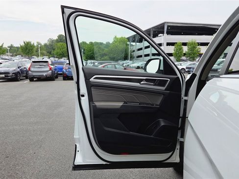 Certified 2023 Volkswagen Atlas SE w/ Panoramic Sunroof Package AWD/4WD image 13