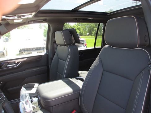 New 2026 GMC Yukon XL Elevation w/ Elevation Premium Package AWD/4WD image 11