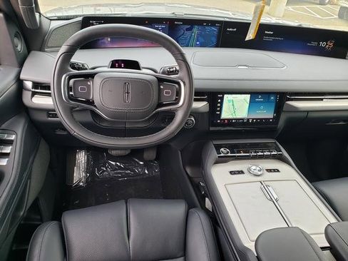 New 2025 Lincoln Navigator Reserve w/ Jet Appearance Package image 17