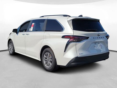 New 2026 Toyota Sienna XLE FWD image 6