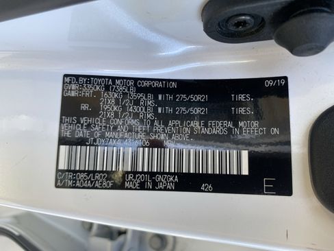 Used 2020 Lexus LX 570 4WD w/ 3rd Row & Luxury Pkg image 36