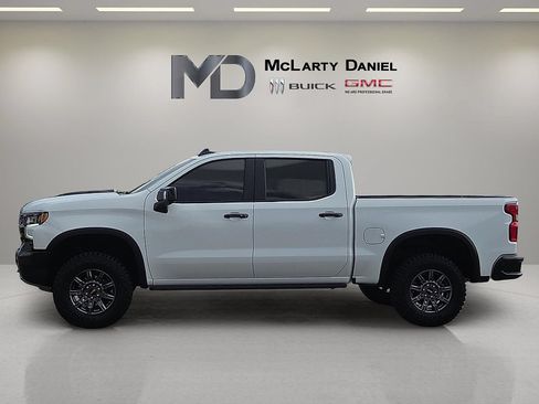 Used 2025 Chevrolet Silverado 1500 ZR2 w/ Technology Package AWD/4WD image 2