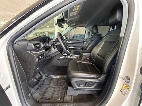 Used 2023 Ford Explorer XLT w/ Equipment Group 202A RWD image 11