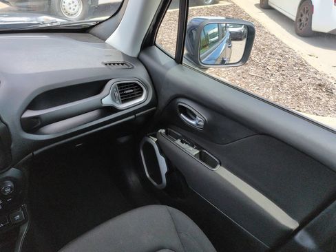 Used 2021 Jeep Renegade Latitude AWD/4WD image 17