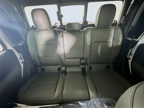 New 2025 Jeep Gladiator Mojave image 10