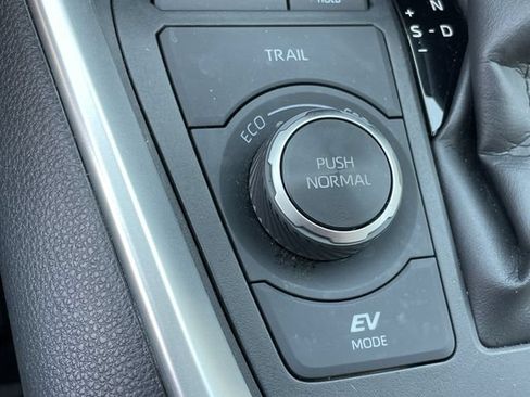 Used 2025 Toyota RAV4 XLE w/ Convenience Package AWD/4WD image 22