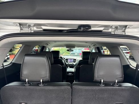 Used 2017 GMC Acadia SLT FWD image 32
