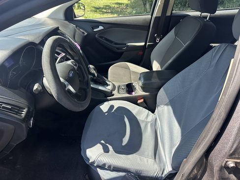 Used 2013 Ford Focus SE w/ SE Winter Pkg FWD image 10
