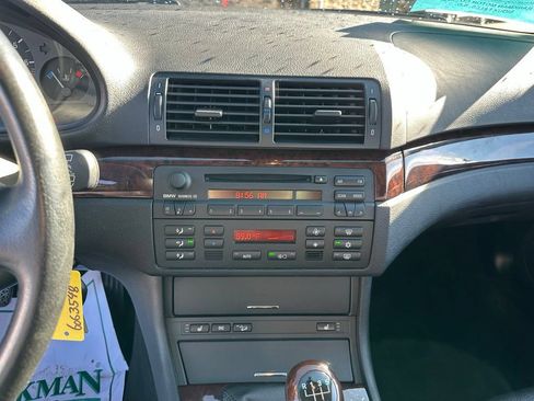 Used 2005 BMW 325xi Sedan AWD/4WD image 16