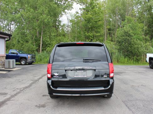 Used 2017 Dodge Grand Caravan SXT FWD image 6