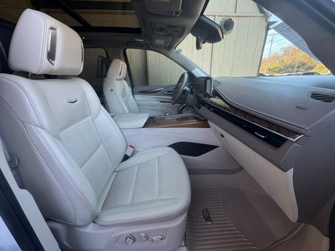 Used 2022 Cadillac Escalade Sport Platinum w/ LPO, ONYX Package image 23