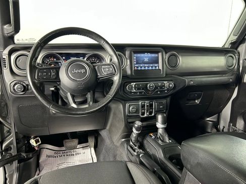 Used 2021 Jeep Gladiator Willys image 16
