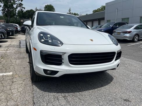 Used 2017 Porsche Cayenne AWD/4WD image 2