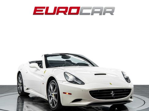 Used 2013 Ferrari California RWD image 9