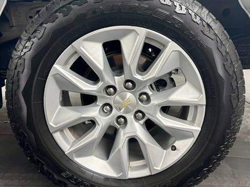 Used 2023 Chevrolet Silverado 1500 Custom image 12