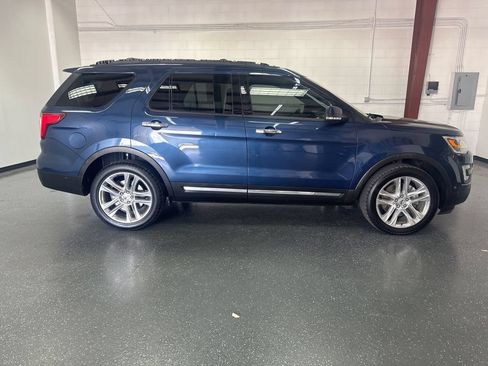 Used 2016 Ford Explorer Limited w/ Equipment Group 301A AWD/4WD image 3