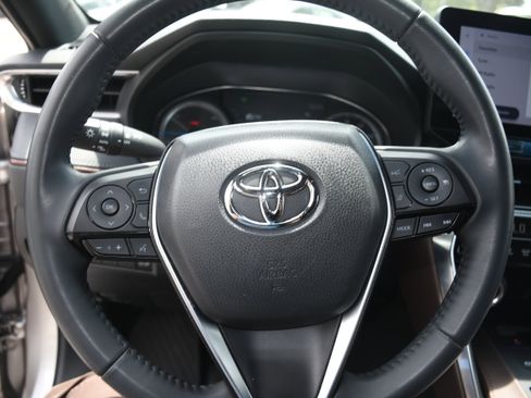 Certified 2023 Toyota Venza XLE image 13