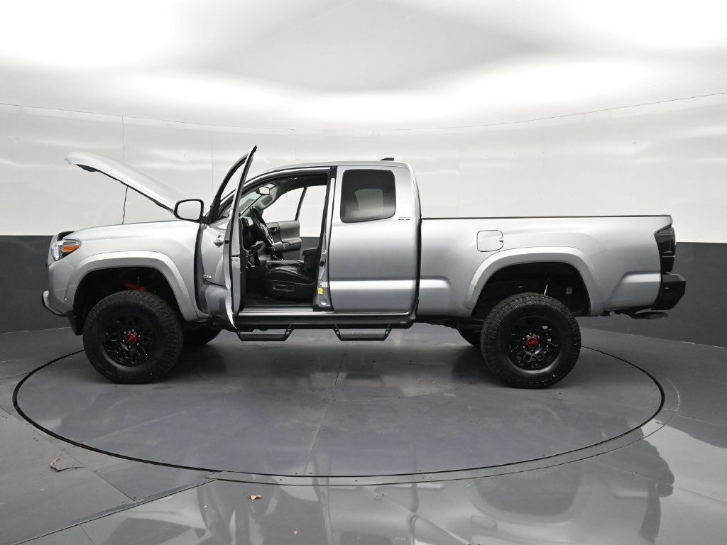 Used 2022 Toyota Tacoma SR5 AWD/4WD image 37