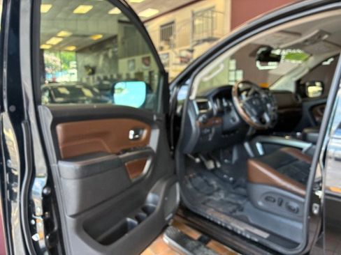 Used 2017 Nissan Titan Platinum Reserve RWD image 16
