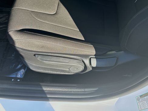 Used 2025 Hyundai Elantra SEL image 18