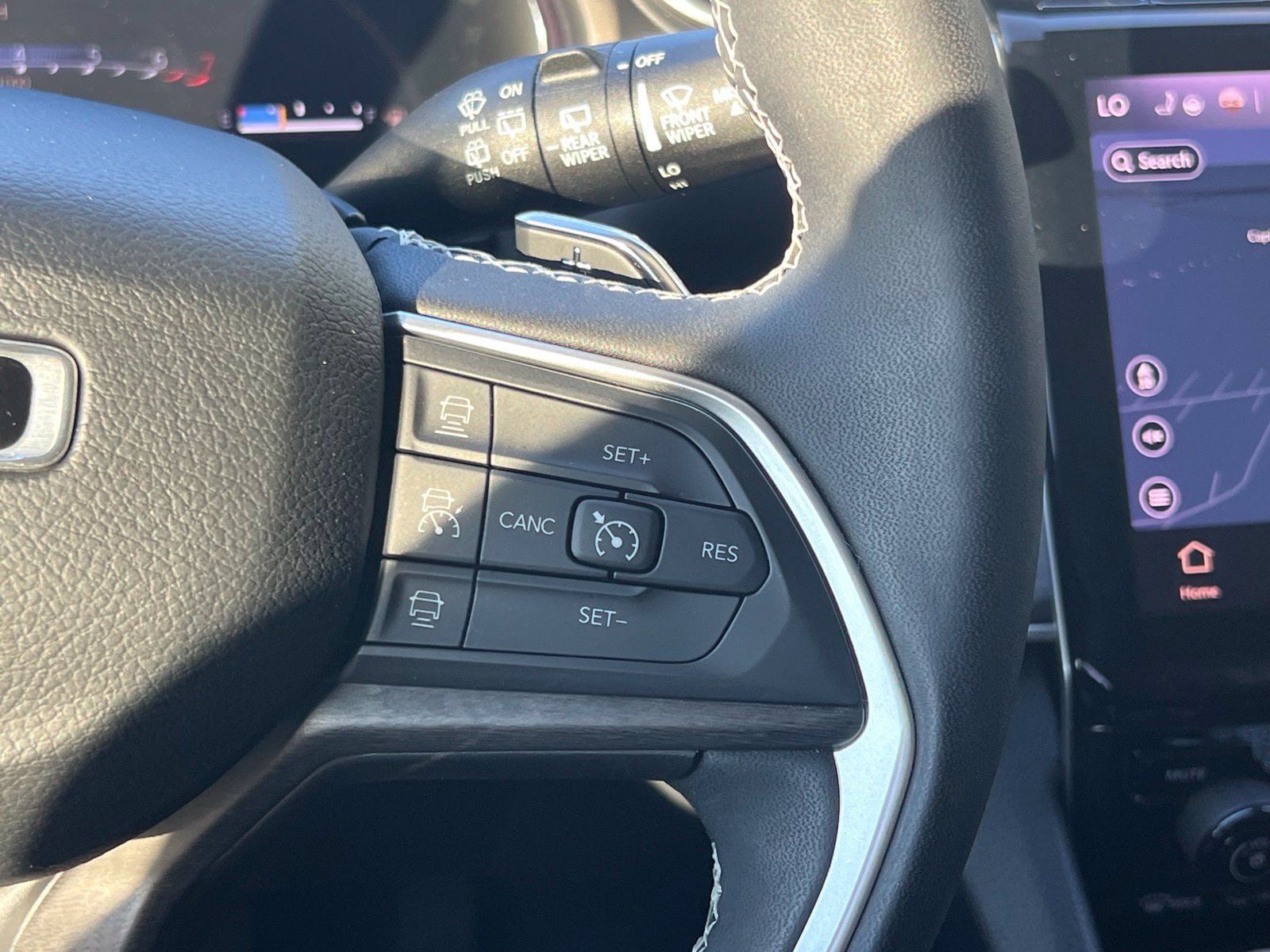 Used 2023 Jeep Grand Cherokee Limited w/ Luxury Tech Group II RWD image 43