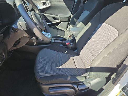 Used 2022 Kia Soul LX w/ Technology Package FWD image 22