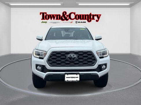 Used 2021 Toyota Tacoma TRD Off-Road image 2