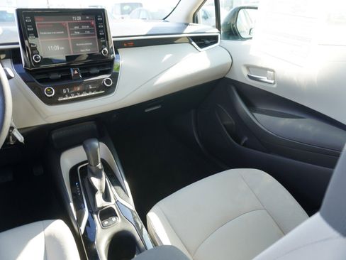 Used 2020 Toyota Corolla LE image 15