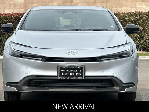 Used 2025 Toyota Prius LE image 9