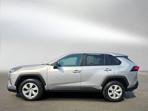 Used 2022 Toyota RAV4 LE AWD/4WD image 2