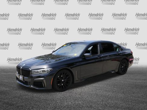 Used 2022 BMW 740i w/ M Sport Package RWD image 5
