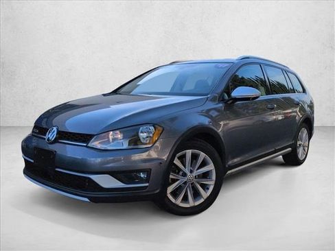 Used 2017 Volkswagen Golf S image 1