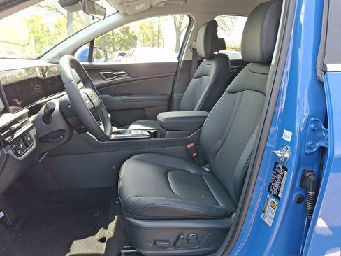 New 2026 Kia Sportage EX FWD image 6