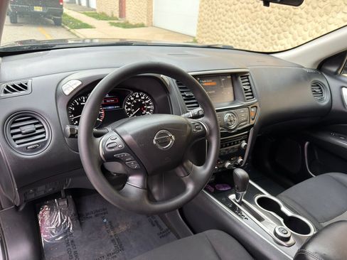 Used 2019 Nissan Pathfinder S AWD/4WD image 22