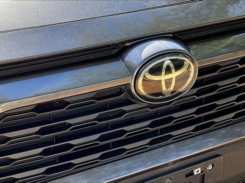 Used 2022 Toyota RAV4 XLE image 30