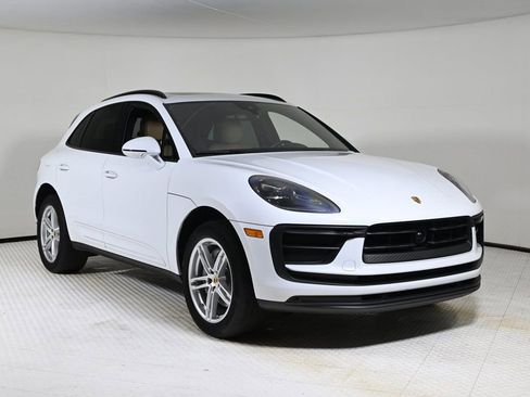Certified 2023 Porsche Macan Turbo image 9