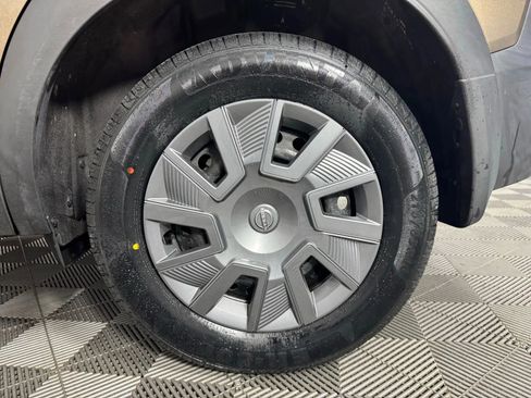 Used 2025 Nissan Kicks S AWD/4WD image 40