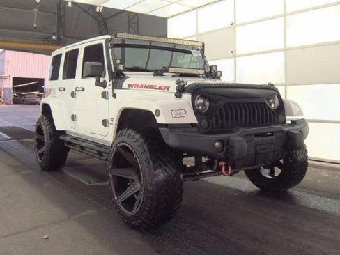 Used 2016 Jeep Wrangler Unlimited Sahara image 4