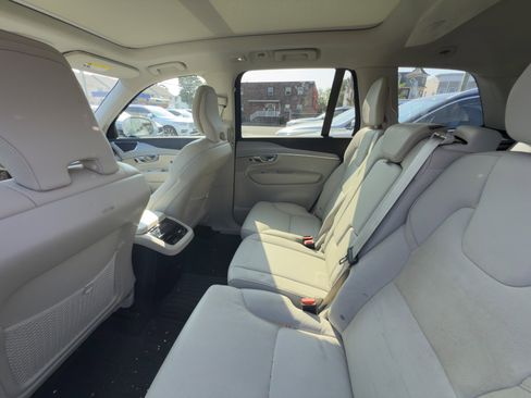 Certified 2024 Volvo XC90 B5 Core w/ Climate Package image 28