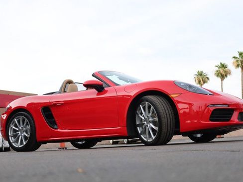 Used 2017 Porsche 718 Boxster RWD image 12
