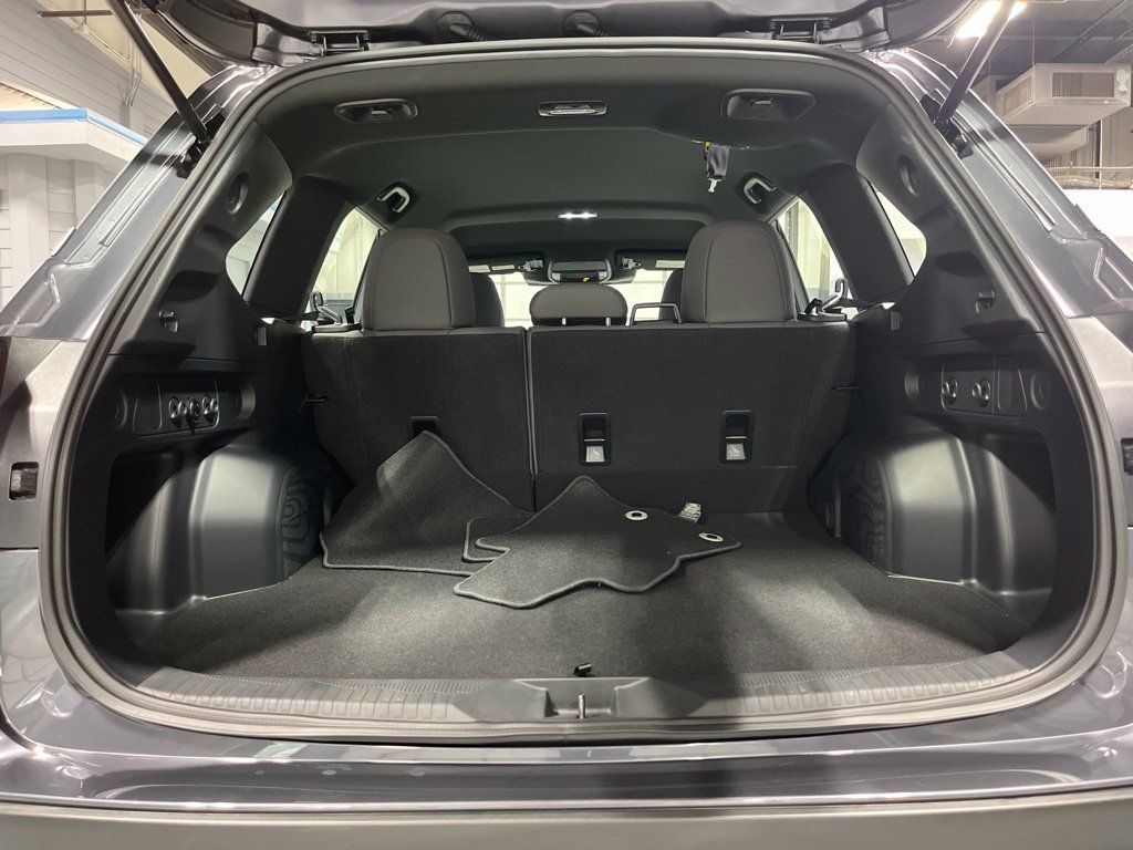 Used 2026 Subaru Forester AWD/4WD image 33