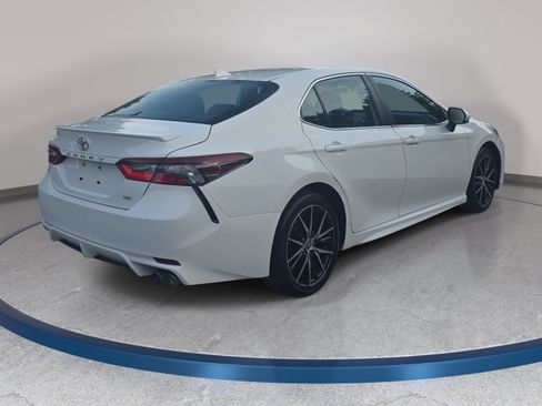 Used 2024 Toyota Camry SE w/ Convenience Package FWD image 5