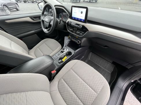 Used 2022 Ford Escape SE w/ Cold Weather Package image 32