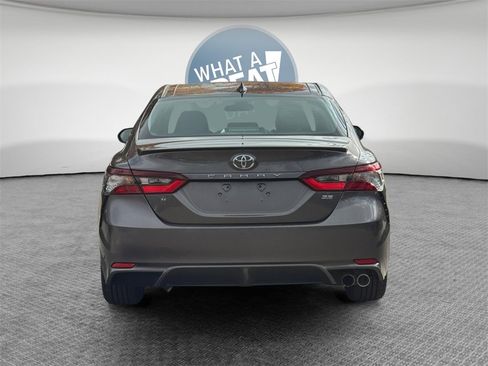 Used 2022 Toyota Camry SE image 8