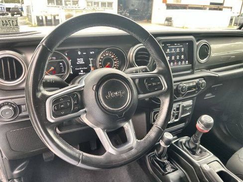 Used 2018 Jeep Wrangler Unlimited Sahara AWD/4WD image 11