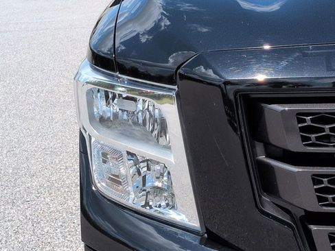 Used 2021 Nissan Titan SV w/ SV Convenience Package RWD image 11