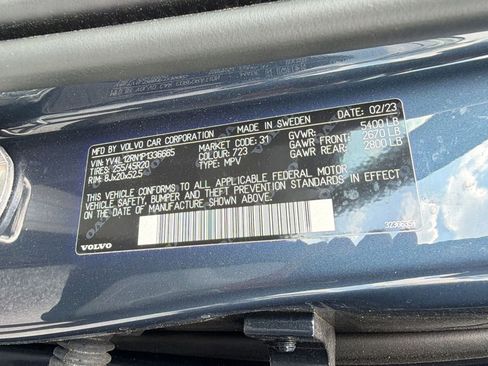 Used 2023 Volvo XC60 B5 Plus image 22